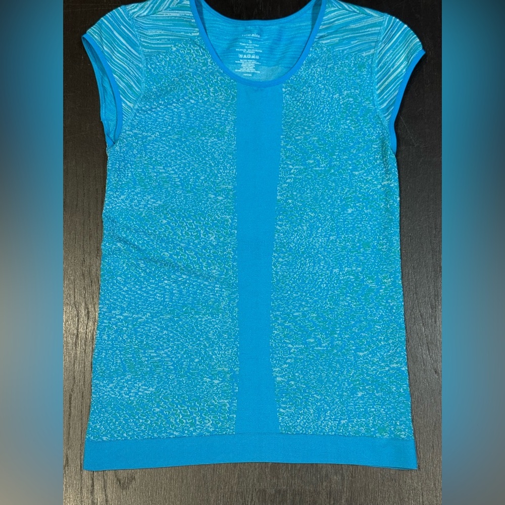 Title Nine Blue/Green Top Size Small